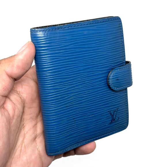 Louis Vuitton Blue Buckle Wallet - Picture 9 of 13